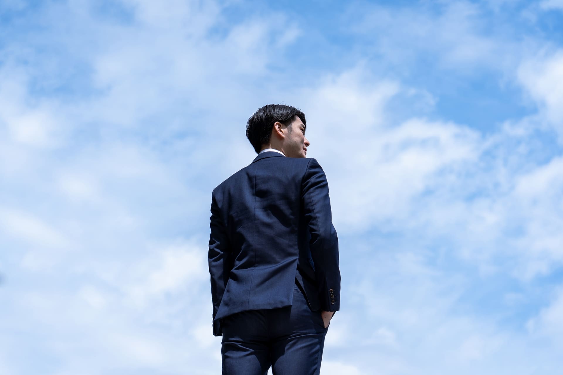 スーツの後ろ姿にこだわる理由は？着丈とベントの重要性