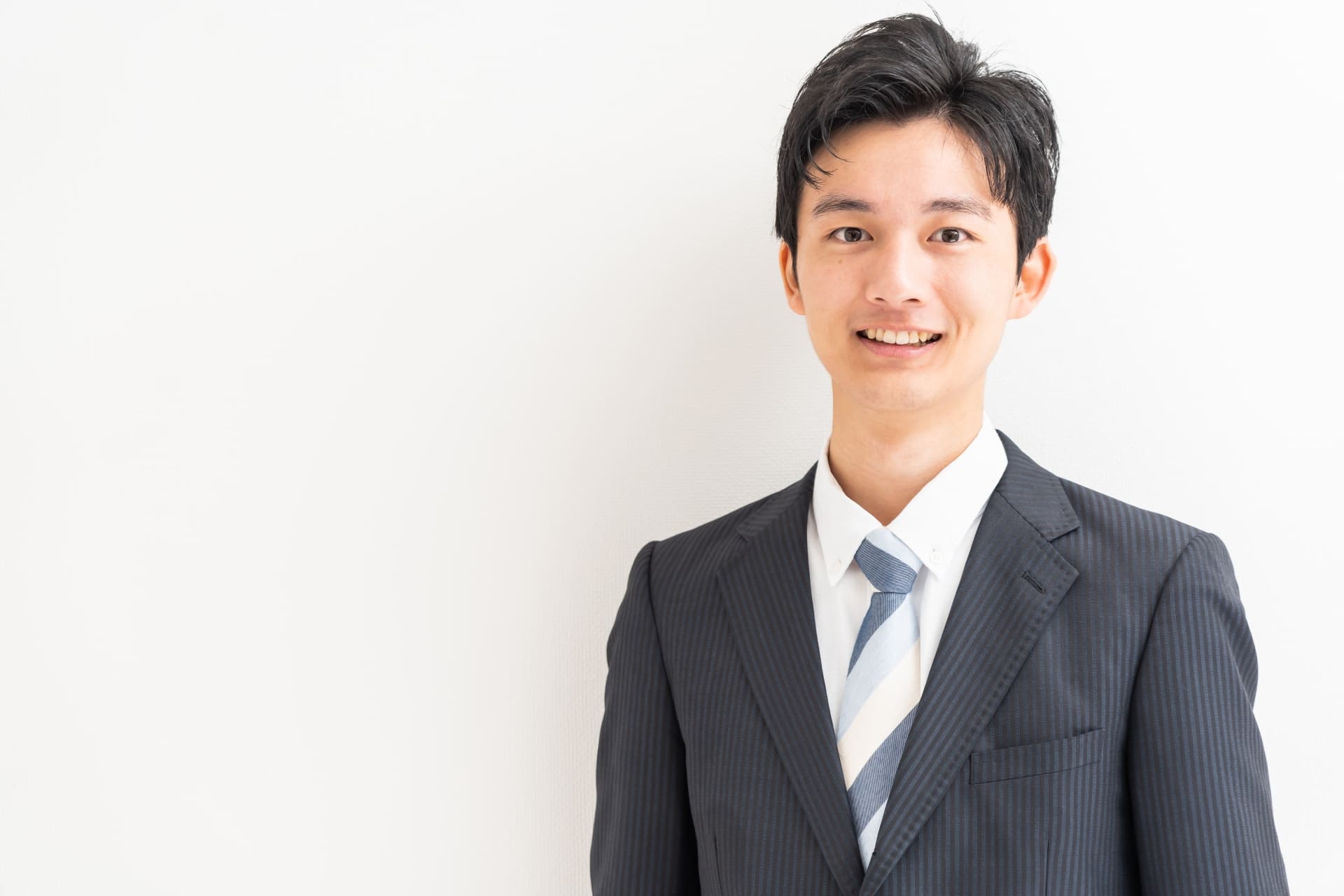 入社式のメンズスーツコーディネートは？初めてのスーツ選びの基本