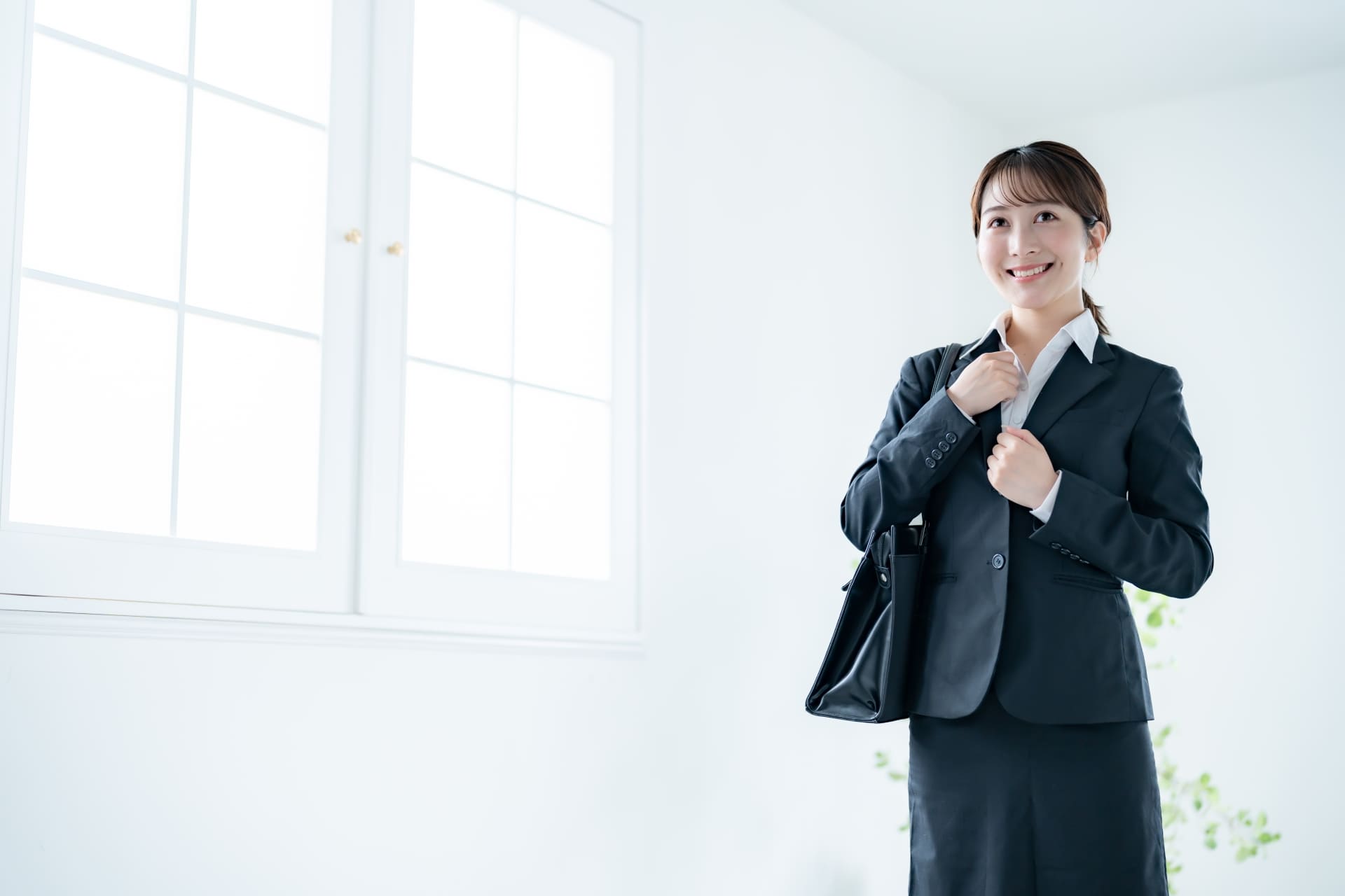 リクルートスーツとビジネススーツの違いは？正しい選び方と着こなしのポイント